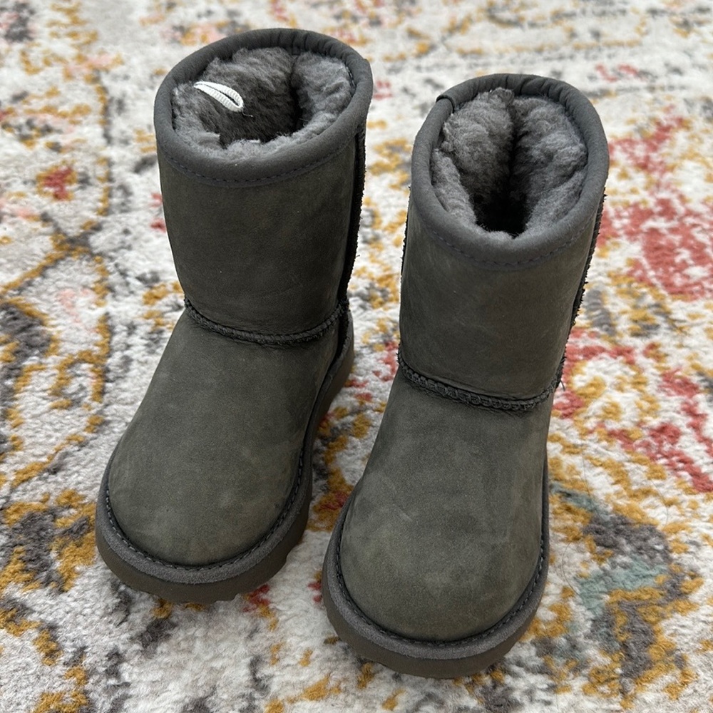 Uggs Classic Short ll Water Resistant Genuine Stearling Boot